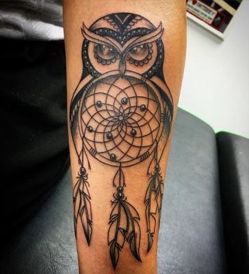  Tatouage attrape rêve avec un bel hibou